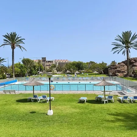 Rocas Rojas By Villagrancanaria