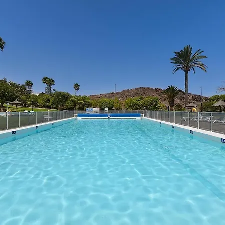 Rocas Rojas By Villagrancanaria *