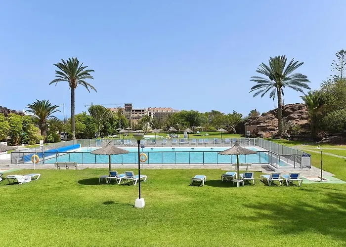 Rocas Rojas By Villagrancanaria