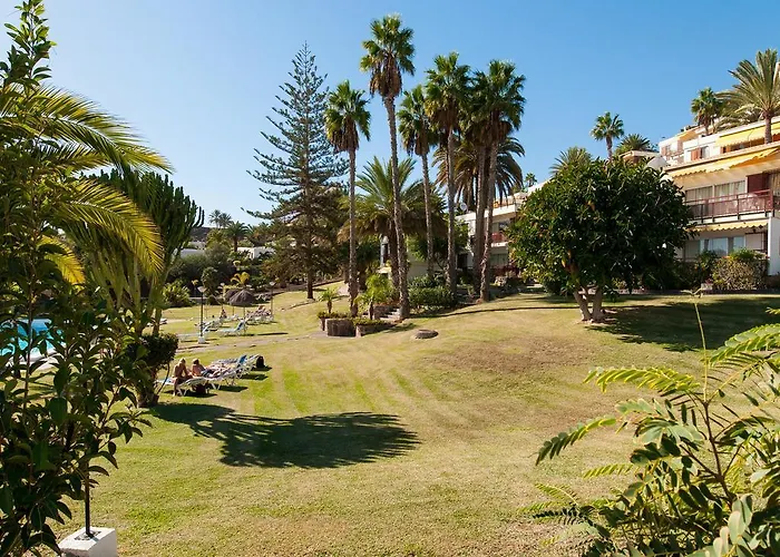 Rocas Rojas By Villagrancanaria *